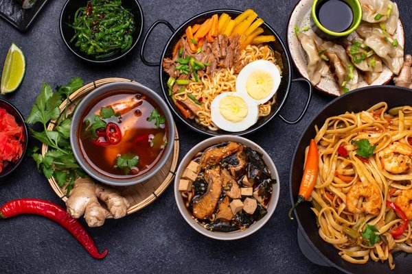 Quels cours de cuisine asiatique peut-on trouver lors d'une croisière en mer de Chine?